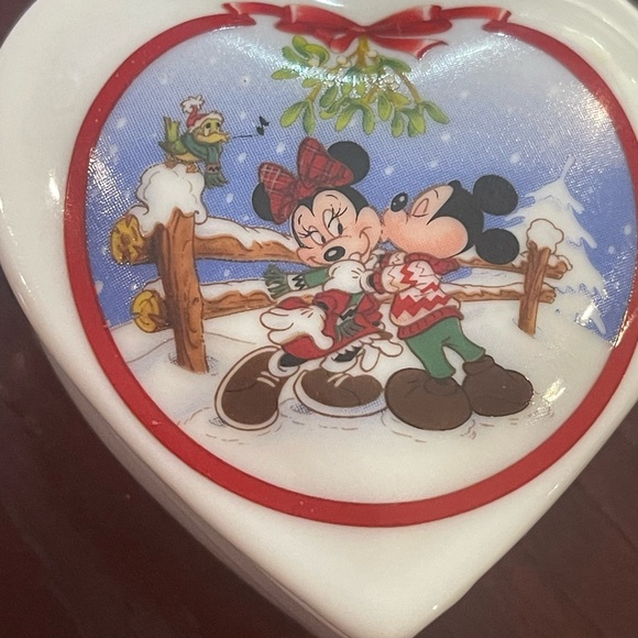 Set of two Disney ceramic trinkets. - Picture 6 of 11